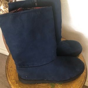 Muk Luks,  Navy Boot, Size 8